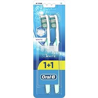 Набор зубных щеток Oral-B 3D White Medium 2 шт.